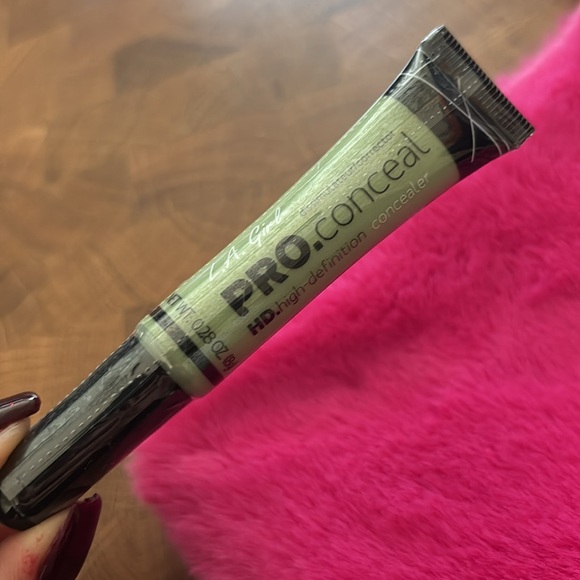 3 for $15/L.A. Girl Pro Conceal High Definition Concealer (Green) - Picture 2 of 3